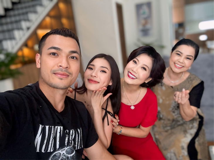 Hương Tươi và 'con gái' tiết lộ thú vị khi chia tay 'Trạm cứu hộ trái tim'- Ảnh 4. Hương Tươi và 'con gái' tiết lộ thú vị khi chia tay 'Trạm cứu hộ trái tim'- Ảnh 4.