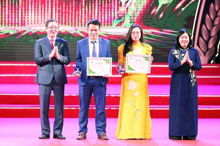 Báo NTNN kỷ niệm 40 năm Ngày xuất bản số báo đầu tiên, ra mắt ứng dụng di động báo Dân Việt- Ảnh 2.