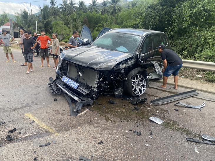 Xe chở lãnh đạo Sở Tư pháp tỉnh Khánh Hòa gặp tai nạn- Ảnh 1. Xe chở lãnh đạo Sở Tư pháp tỉnh Khánh Hòa gặp tai nạn- Ảnh 1.
