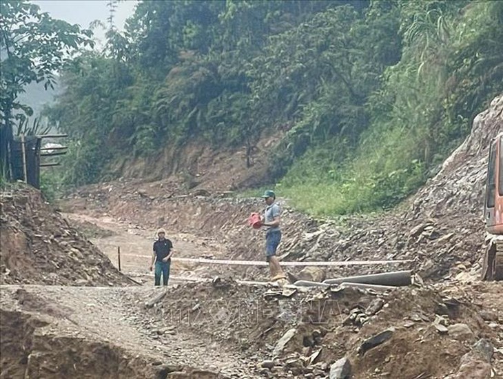 Mưa lớn gây ngập lụt, chia cắt nhiều tuyến đường tại Yên Bái- Ảnh 1. Mưa lớn gây ngập lụt, chia cắt nhiều tuyến đường tại Yên Bái- Ảnh 1.