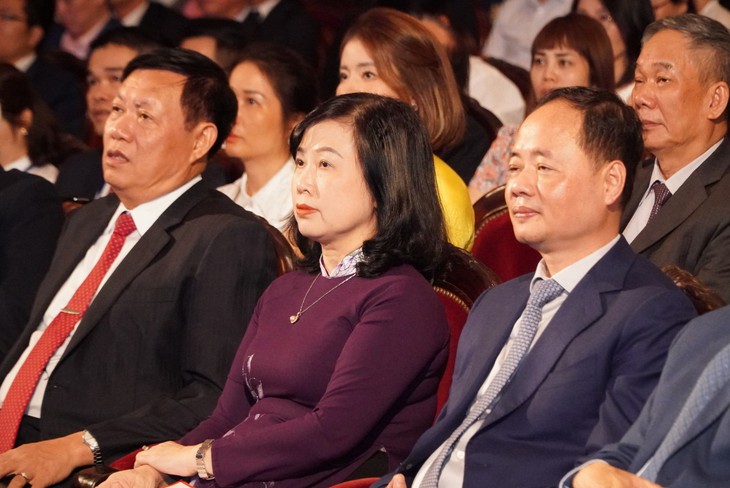 TRỰC TIẾP: Lễ trao danh hiệu