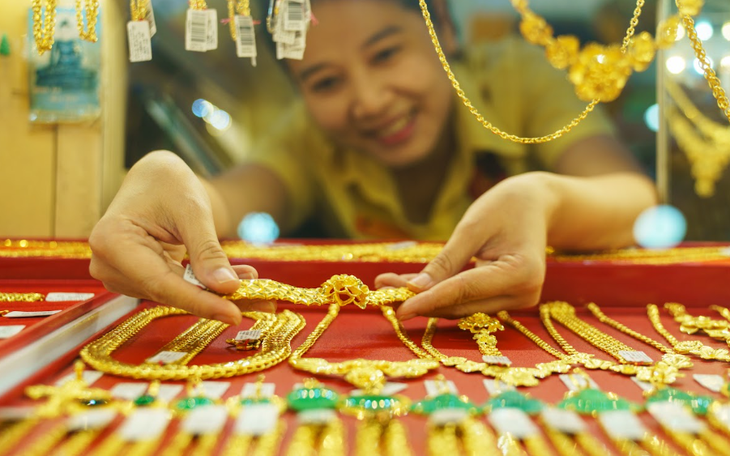 Giá vàng hôm nay ngày 17/5 đồng loạt giảm mạnh
