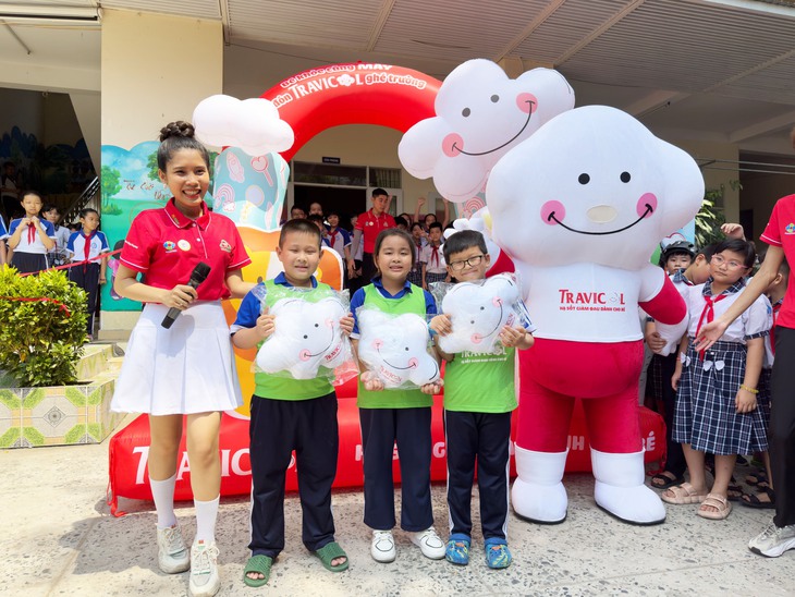 Thương hiệu Quốc gia Travicol khởi động hành trình "Chăm sóc sức khỏe học đường"- Ảnh 2. Thương hiệu Quốc gia Travicol khởi động hành trình "Chăm sóc sức khỏe học đường"- Ảnh 2.
