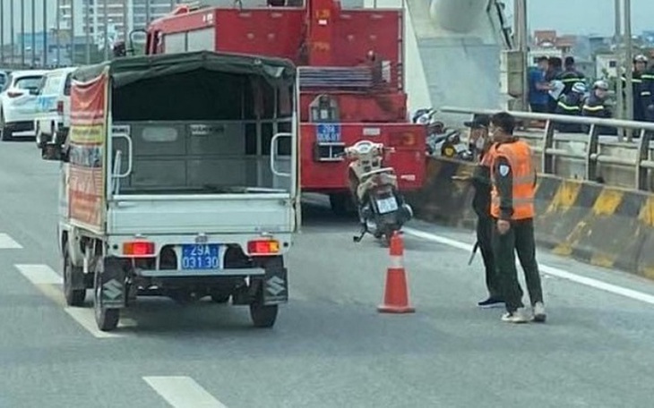 Nghi vấn thanh niên nhảy cầu Đông Trù, công an đang tìm kiếm