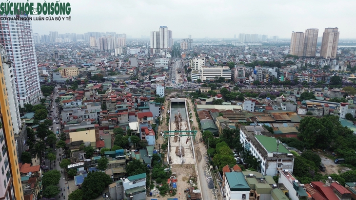 Hầm chui Giải Phóng vắng bóng công nhân, rào chắn thi công 'cắt xẻ' đường Kim Đồng- Ảnh 2. Hầm chui Giải Phóng vắng bóng công nhân, rào chắn thi công 'cắt xẻ' đường Kim Đồng- Ảnh 2.