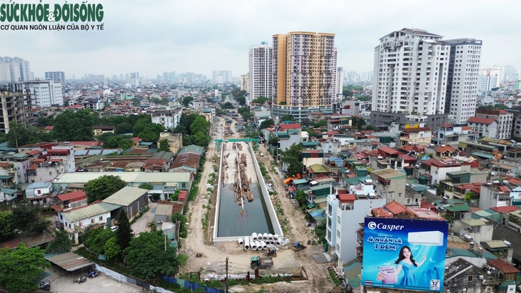Hầm chui Giải Phóng vắng bóng công nhân, rào chắn thi công 'cắt xẻ' đường Kim Đồng- Ảnh 3. Hầm chui Giải Phóng vắng bóng công nhân, rào chắn thi công 'cắt xẻ' đường Kim Đồng- Ảnh 3.