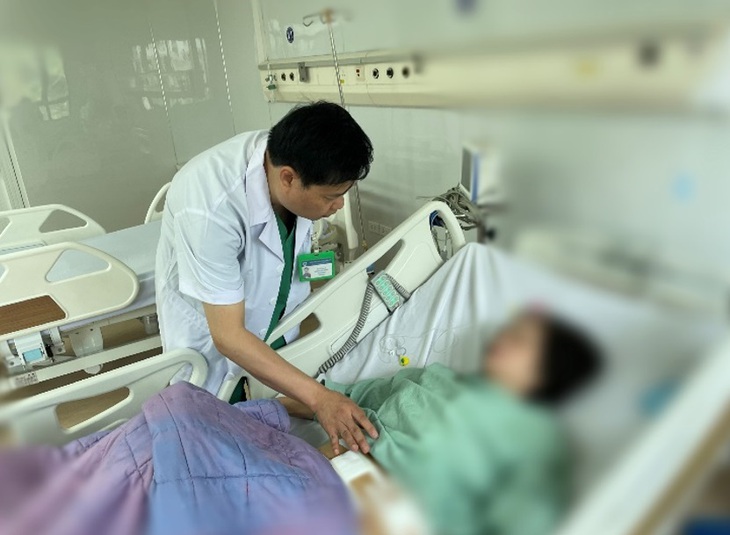 Nghĩ béo bụng, người phụ nữ bàng hoàng khi phát hiện khối u buồng trứng nặng gần 13kg- Ảnh 4.