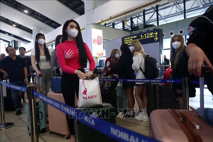 'Giảm nhiệt' giá vé máy bay vào cao điểm hè- Ảnh 1.