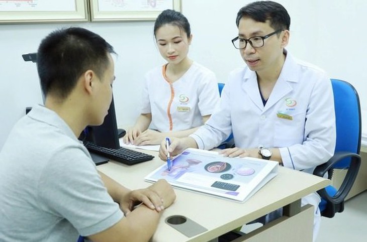 Chuyên gia nam học bật mí chuyện người đàn ông không tinh trùng vẫn có con "chính chủ"
- Ảnh 1. Chuyên gia nam học bật mí chuyện người đàn ông không tinh trùng vẫn có con "chính chủ"
- Ảnh 1.