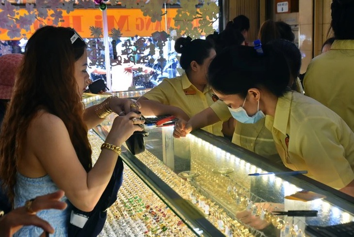 Giá vàng hôm nay ngày 19/5 chốt tuần cao ngất ngưởng- Ảnh 1.