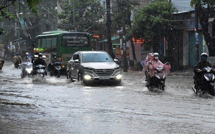 Miền Bắc mưa dông dài ngày do ảnh hưởng không khí lạnh yếu