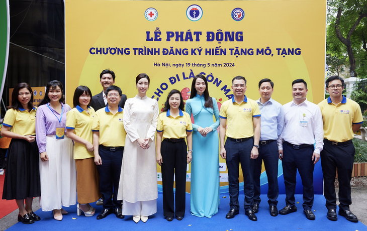Đỗ Mỹ Linh thanh lịch xuất hiện ủng hộ Hoa hậu Huỳnh Thị Thanh Thủy đăng ký hiến tạng- Ảnh 2. Đỗ Mỹ Linh thanh lịch xuất hiện ủng hộ Hoa hậu Huỳnh Thị Thanh Thủy đăng ký hiến tạng- Ảnh 2.