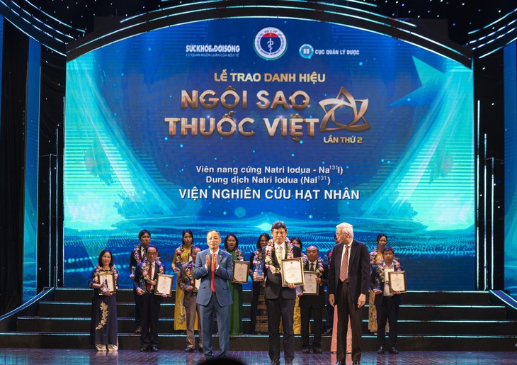 Sản phẩm thuốc phóng xạ I-131 giúp chẩn đoán và điều trị bệnh ung thư nhận danh hiệu Ngôi sao thuốc Việt- Ảnh 1. Sản phẩm thuốc phóng xạ I-131 giúp chẩn đoán và điều trị bệnh ung thư nhận danh hiệu Ngôi sao thuốc Việt- Ảnh 1.