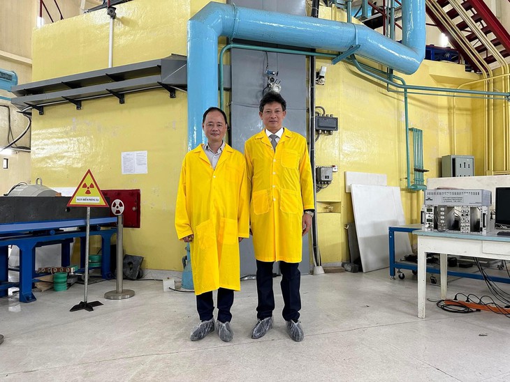 Sản phẩm thuốc phóng xạ I-131 giúp chẩn đoán và điều trị bệnh ung thư nhận danh hiệu Ngôi sao thuốc Việt- Ảnh 2. Sản phẩm thuốc phóng xạ I-131 giúp chẩn đoán và điều trị bệnh ung thư nhận danh hiệu Ngôi sao thuốc Việt- Ảnh 2.