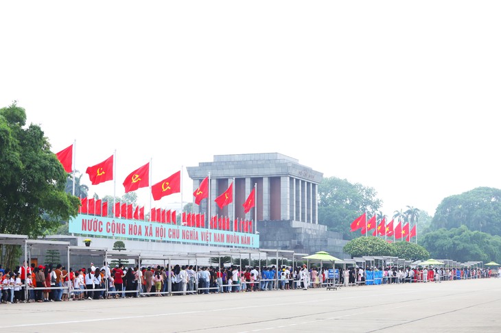 Hà Nội phân luồng, bố trí bãi xe quanh Lăng Bác, người dân đi lại, gửi xe thế nào?- Ảnh 2. Hà Nội phân luồng, bố trí bãi xe quanh Lăng Bác, người dân đi lại, gửi xe thế nào?- Ảnh 2.