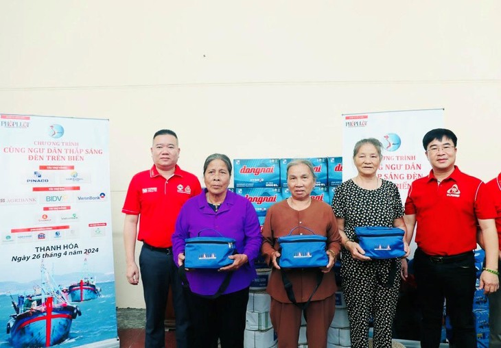 Dược phẩm TV.Pharm đồng hành cùng ngư dân Thanh Hóa "thắp sáng đèn trên biển'- Ảnh 1.