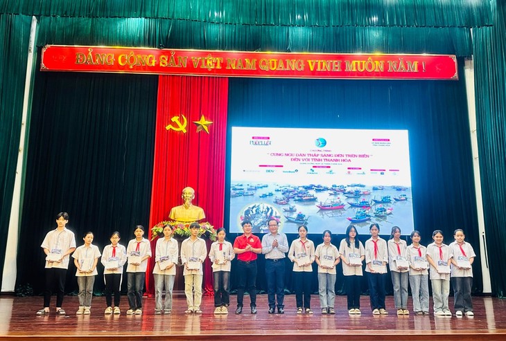 Dược phẩm TV.Pharm đồng hành cùng ngư dân Thanh Hóa "thắp sáng đèn trên biển'- Ảnh 2.