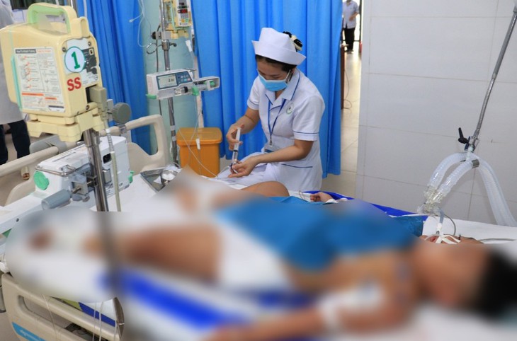 Vụ nghi ngộ độc sau ăn bánh mì tại Đồng Nai: Gần 300 người nhập viện- Ảnh 1. Vụ nghi ngộ độc sau ăn bánh mì tại Đồng Nai: Gần 300 người nhập viện- Ảnh 1.