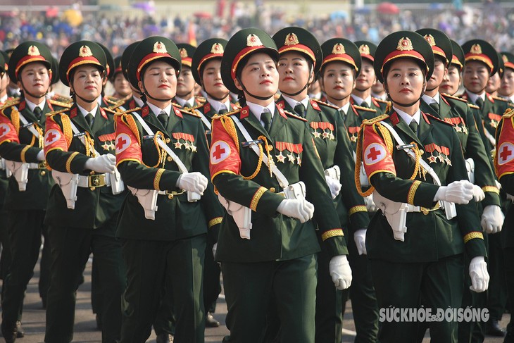 Người dân Điện Biên tiếp sức cho hàng nghìn cán bộ, chiến sĩ luyện tập diễu binh, diễu hành- Ảnh 1.