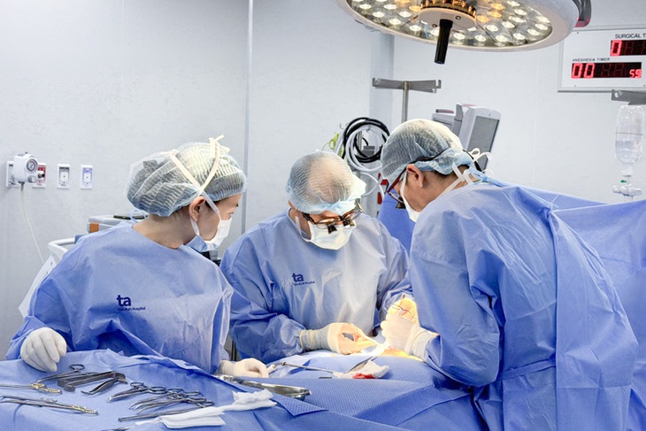 3 cuộc đại phẫu cứu bé trai có khối u nặng bằng 1/3 trọng lượng cơ thể- Ảnh 3.