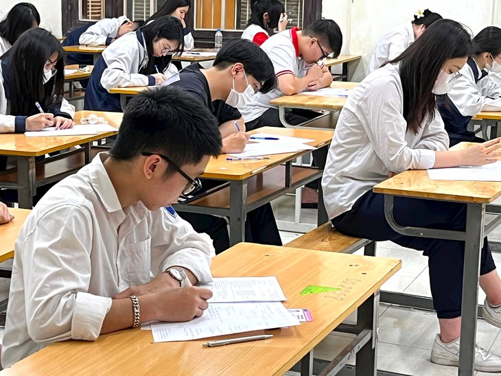 Sẵn sàng hỗ trợ thí sinh mọi vướng mắc liên quan đến hồ sơ tuyển sinh- Ảnh 1.