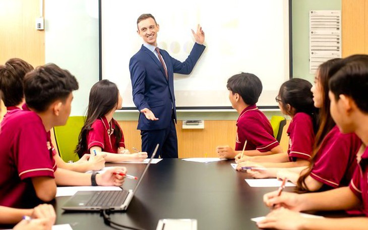 Trường đại học nào được tổ chức thi đánh giá năng lực tiếng Anh?