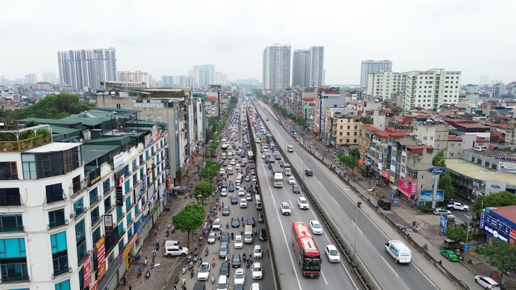 Nhiều tuyến đường là điểm 'nóng' về giao thông được tổ chức phân luồng lại- Ảnh 2. Nhiều tuyến đường là điểm 'nóng' về giao thông được tổ chức phân luồng lại- Ảnh 2.