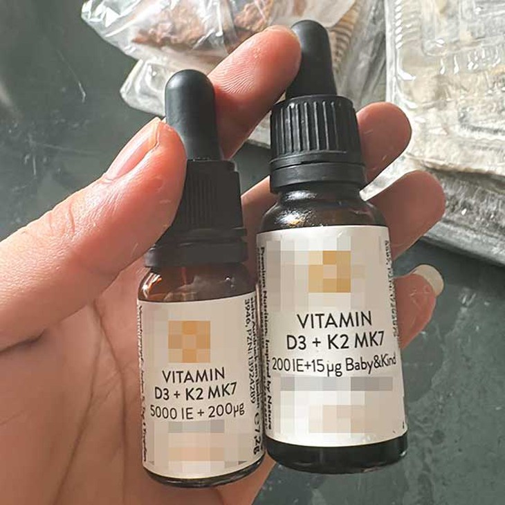 Cho con uống nhầm liều vitamin D của người lớn khiến bé 6 tháng phải cấp cứu- Ảnh 1.