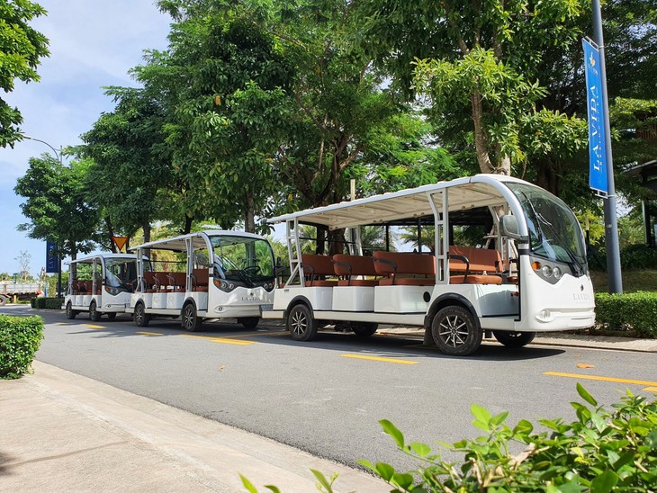 Nhân rộng mô hình xe điện 4 bánh chở khách du lịch dù chưa được quy định trong Luật?- Ảnh 2. Nhân rộng mô hình xe điện 4 bánh chở khách du lịch dù chưa được quy định trong Luật?- Ảnh 2.