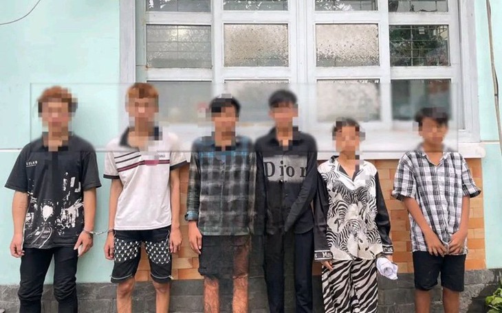 Bắt nhóm thanh thiếu niên dùng mã tấu chém người, cướp xe máy