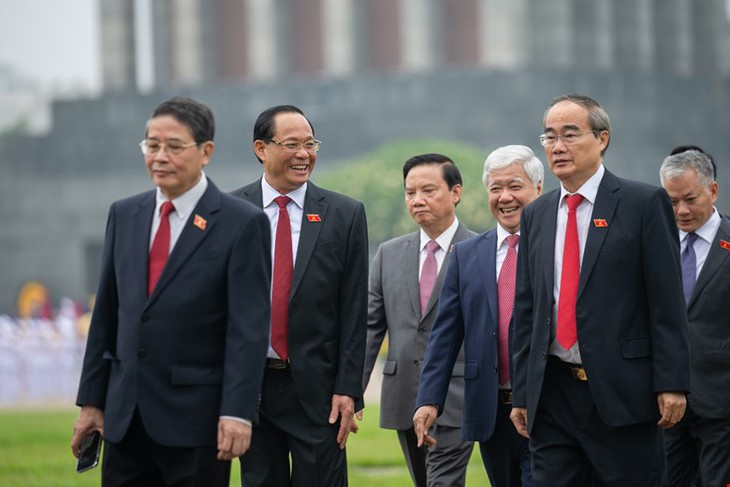 Lãnh đạo Đảng, Nhà nước cùng các ĐBQH vào Lăng viếng Chủ tịch Hồ Chí Minh trước Kỳ họp thứ 7- Ảnh 6. Lãnh đạo Đảng, Nhà nước cùng các ĐBQH vào Lăng viếng Chủ tịch Hồ Chí Minh trước Kỳ họp thứ 7- Ảnh 6.