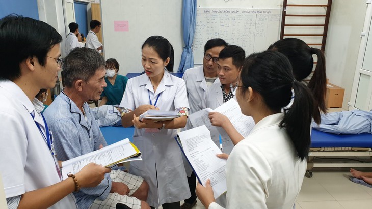 Đào tạo kỹ thuật chuyên môn cho bác sĩ về phục hồi chức năng đột quỵ não- Ảnh 2.