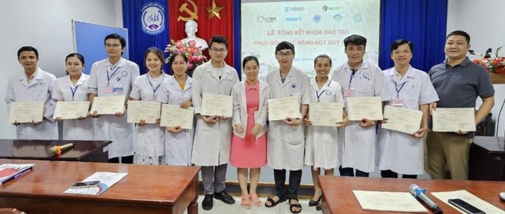 Đào tạo kỹ thuật chuyên môn cho bác sĩ về phục hồi chức năng đột quỵ não- Ảnh 3.