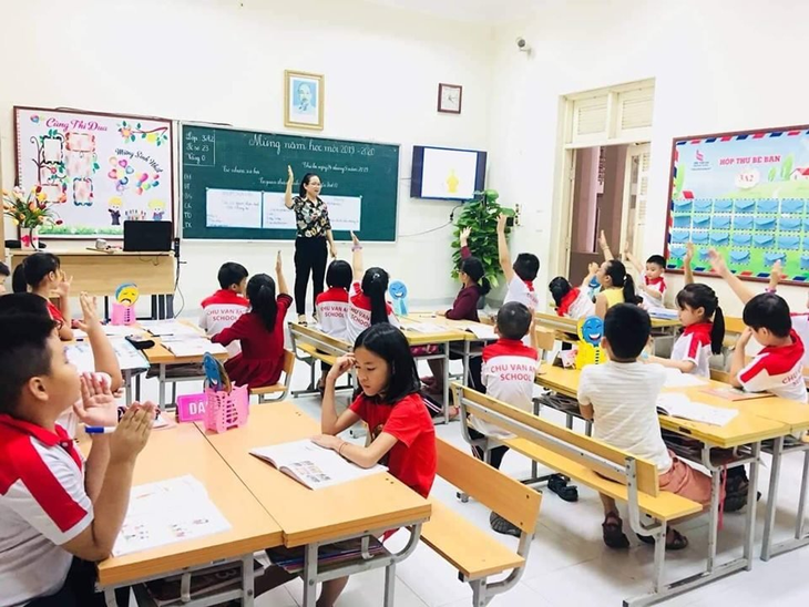 Đang tập đọc, học sinh lớp 1 bị bắt tham gia cuộc thi viết bài luận 5.000 từ- Ảnh 2.