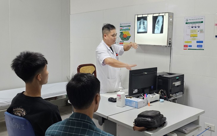 Mẹ nghĩ con 'ngực lõm' do gầy, đến tuổi dậy thì mới phát hiện con bị dị tật chèn ép tim, phổi - Ảnh 2.