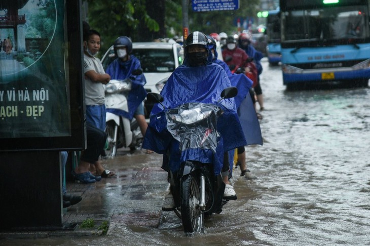 Hà Nội sắp mưa dông, khả năng kèm theo lốc sét, mưa đá- Ảnh 2. Hà Nội sắp mưa dông, khả năng kèm theo lốc sét, mưa đá- Ảnh 2.