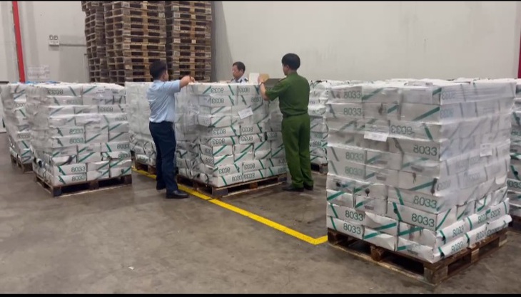 Phát hiện gần 12 tấn dạ dày lợn đông lạnh có dấu hiệu nhập lậu trong khu công nghiệp- Ảnh 2. Phát hiện gần 12 tấn dạ dày lợn đông lạnh có dấu hiệu nhập lậu trong khu công nghiệp- Ảnh 2.