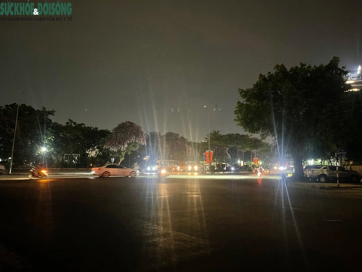 Tuyến phố không đèn đường giữa lòng Thủ đô- Ảnh 2.
