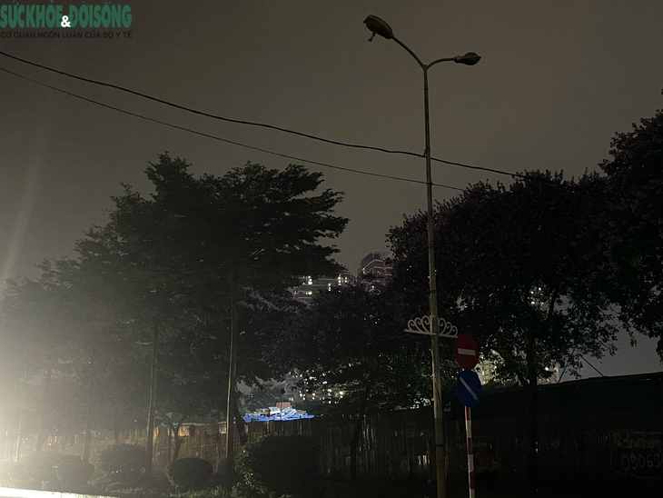 Tuyến phố không đèn đường giữa lòng Thủ đô- Ảnh 3.