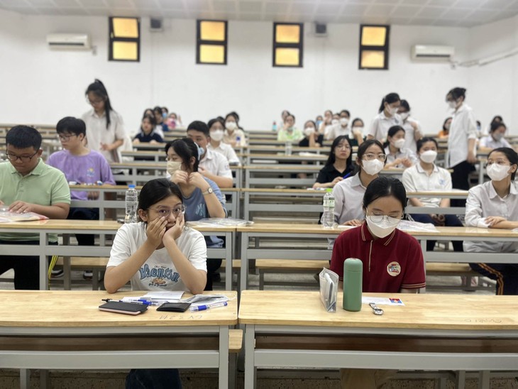 Lý do các trường THPT chuyên tăng học phí trong năm học tới- Ảnh 1.