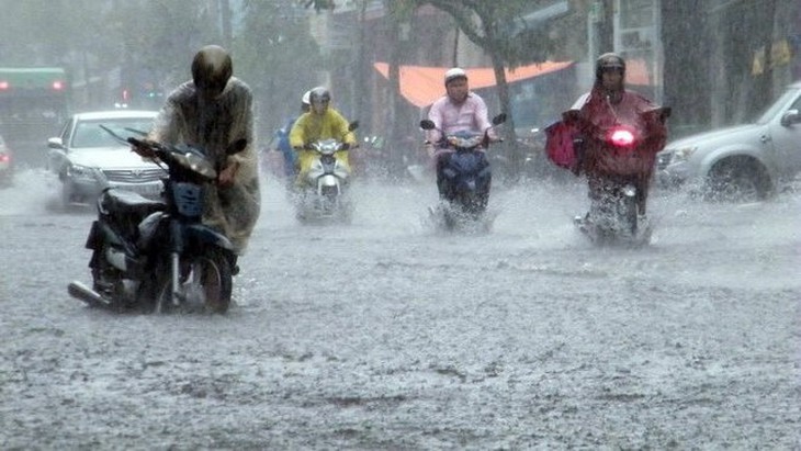 Miền Bắc oi nóng trước khi đón mưa dông vào chiều tối nay- Ảnh 2.