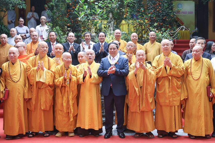 Thủ tướng: 'Lễ Phật đản đã có sức sống văn hóa mãnh liệt trong đời sống tinh thần người dân'- Ảnh 3. Thủ tướng: 'Lễ Phật đản đã có sức sống văn hóa mãnh liệt trong đời sống tinh thần người dân'- Ảnh 3.