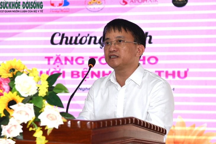 Cô bé 'nuôi tóc' từ 4 tuổi dành tặng các bạn bị ung thư- Ảnh 1.
