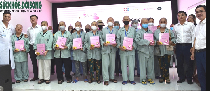 Cô bé 'nuôi tóc' từ 4 tuổi dành tặng các bạn bị ung thư- Ảnh 2.