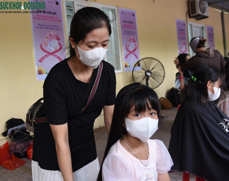 Cô bé 'nuôi tóc' từ 4 tuổi dành tặng các bạn bị ung thư- Ảnh 5.