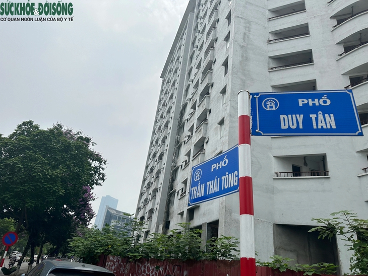 Xót xa hàng nghìn căn hộ tái định cư trên 'đất vàng' bị bỏ hoang tại Hà Nội- Ảnh 2.