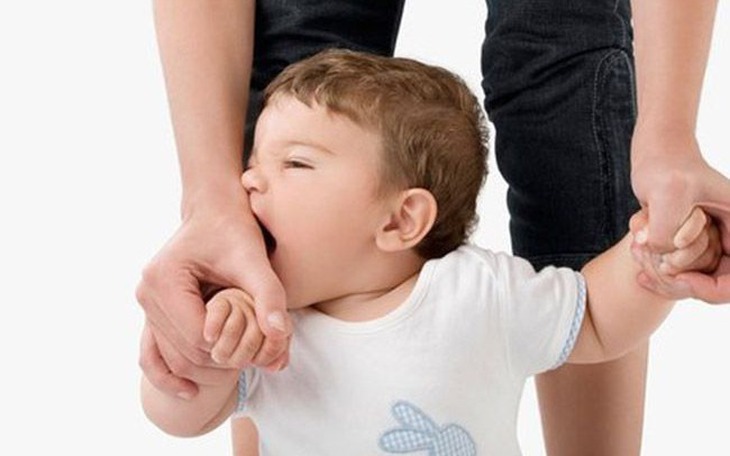 Hy hữu: Người đàn ông phải nhập viện vì hoại tử tay do cháu bé 3 tuổi cắn