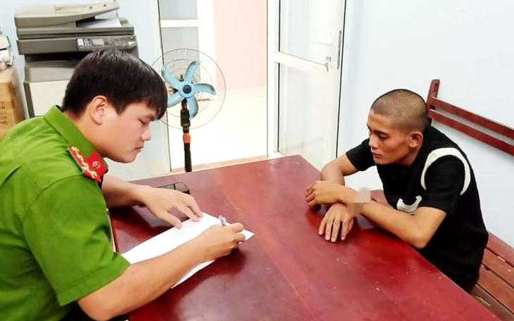 Bị bắt vì trộm cắp trong thời gian chờ xét xử