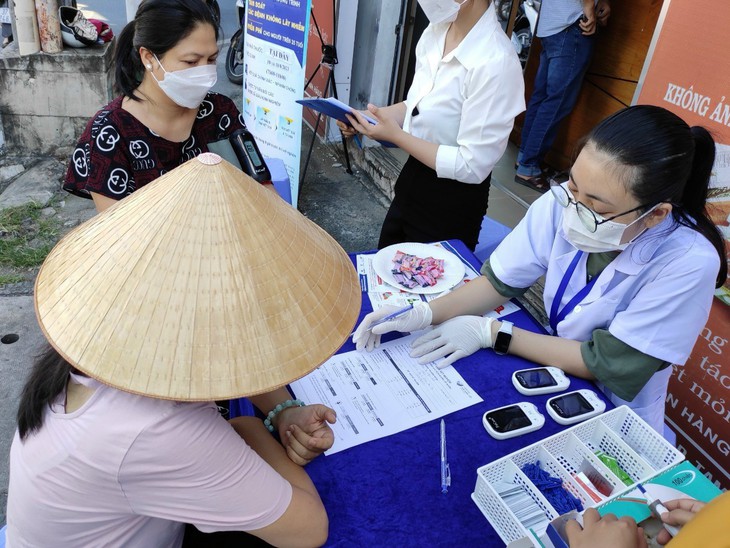 Dự án Chăm sóc Sức Khỏe Việt - Hưởng ứng ngày Thế giới phòng chống tăng huyết áp- Ảnh 3. Dự án Chăm sóc Sức Khỏe Việt - Hưởng ứng ngày Thế giới phòng chống tăng huyết áp- Ảnh 3.
