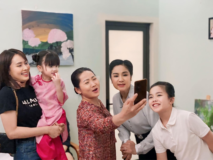 NSND Thu Hà tiết lộ 'hỉ nộ ái ố' khi chia tay ekip 'Trạm cứu hộ trái tim'- Ảnh 12. NSND Thu Hà tiết lộ 'hỉ nộ ái ố' khi chia tay ekip 'Trạm cứu hộ trái tim'- Ảnh 12.